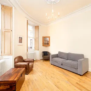 Apartamento Joivy Charming Flat Near St Giles, Edimburgo